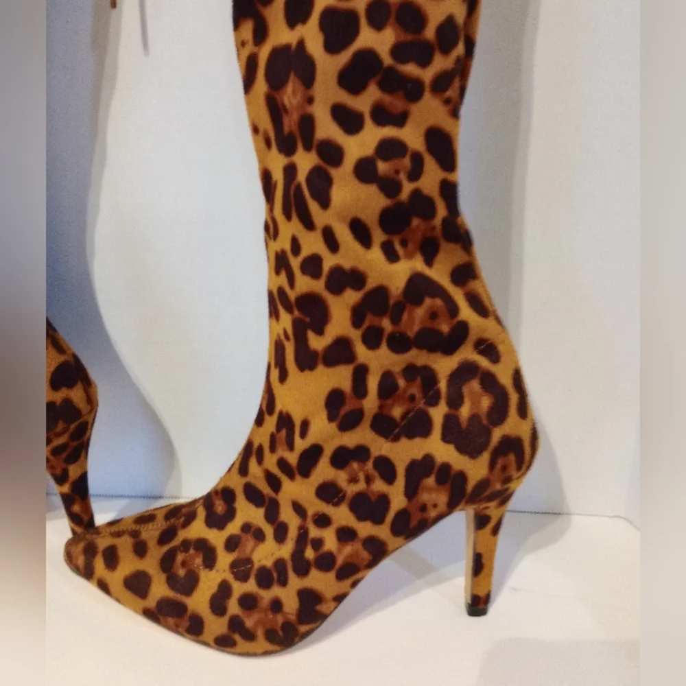 LEOPARD PRINT THIGH HIGH PULL ON BOOTS Sz. 37 EU / 6.5 or 7 US‎